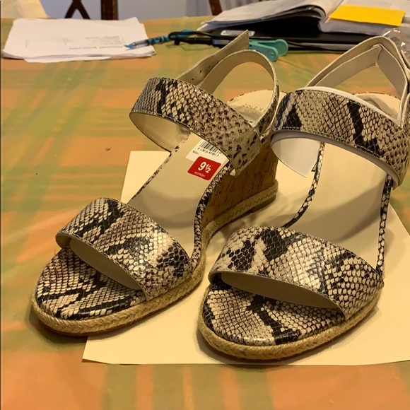 Cole Haan 3" Cork Wedge Sandal 9.5 - Picture 1 of 3